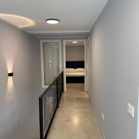 Noa's Apartment Golem (Tirana)